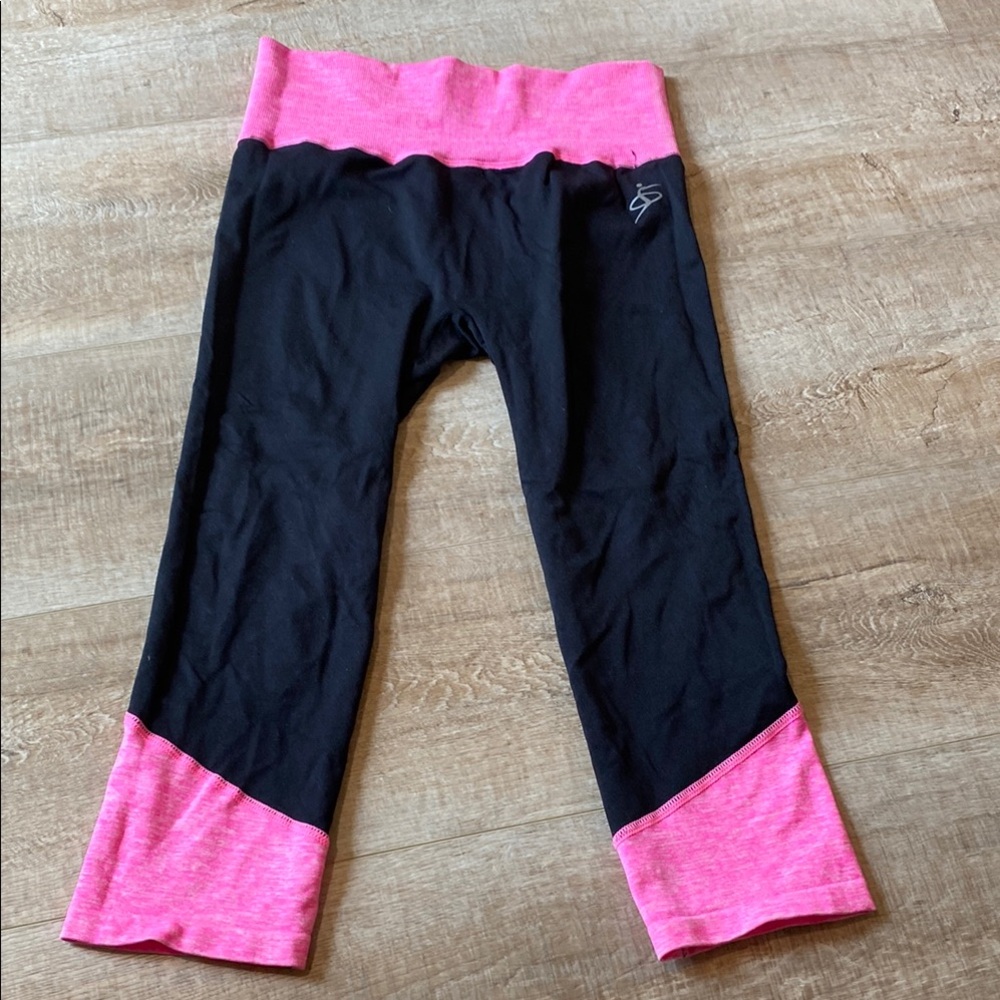 Stylish Pink and Black 3/4 length Leggings